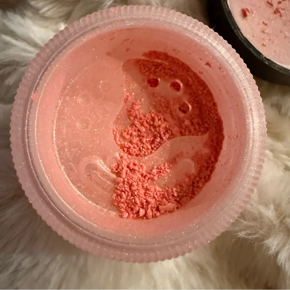 LAST WEEK! 5 for $25!bareMinerals Loose Mineral Powder Blush in Vintage Peach.